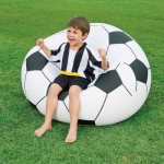 Puff hinchable con forma de balón de fútbol por 11.95€