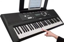 Yamaha EZ-220 teclado portátil (61 teclas, 392 voces), negro por 168 €